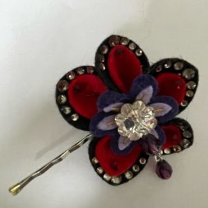 Tarina Tarantino felt flower and swaroski bobby hair pin. Really stunning!
